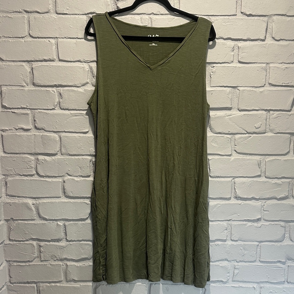 Olive Green Sleeveless V-Neck Top size XXL